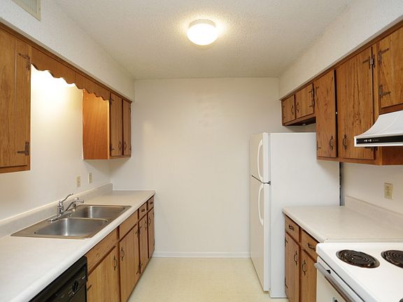 2nd image of 1301 S Old 63 APT 212