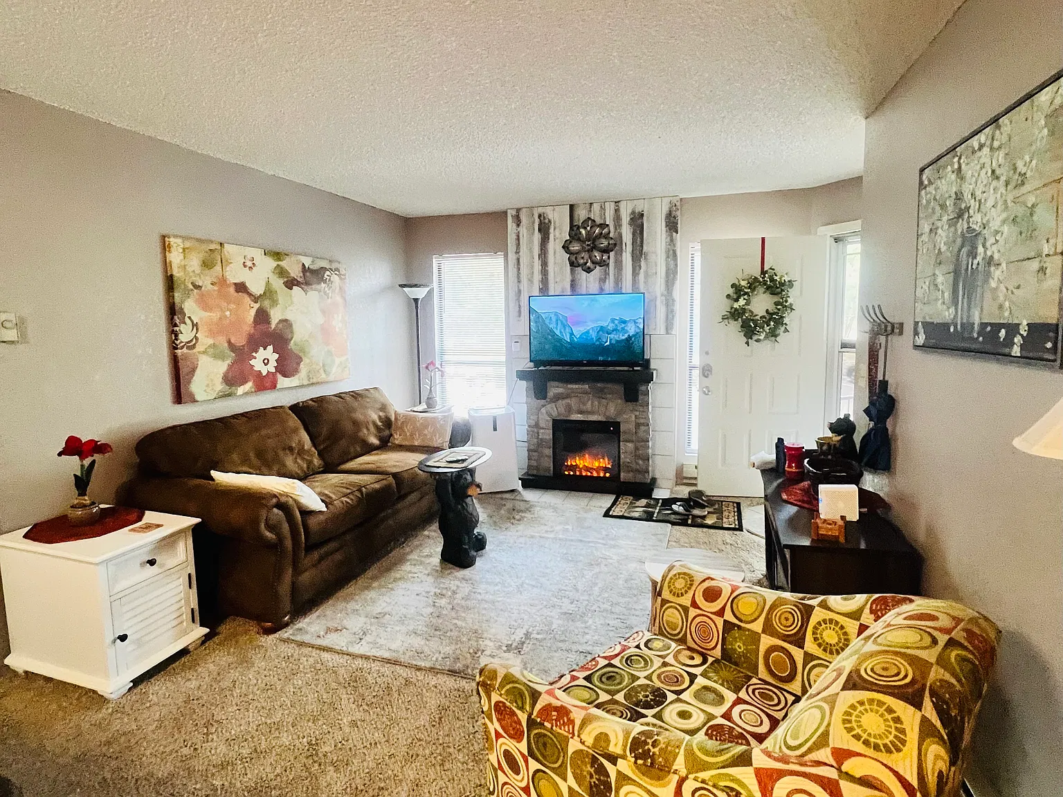 2 bed, 980 sqft, $1,700 — Photo 1