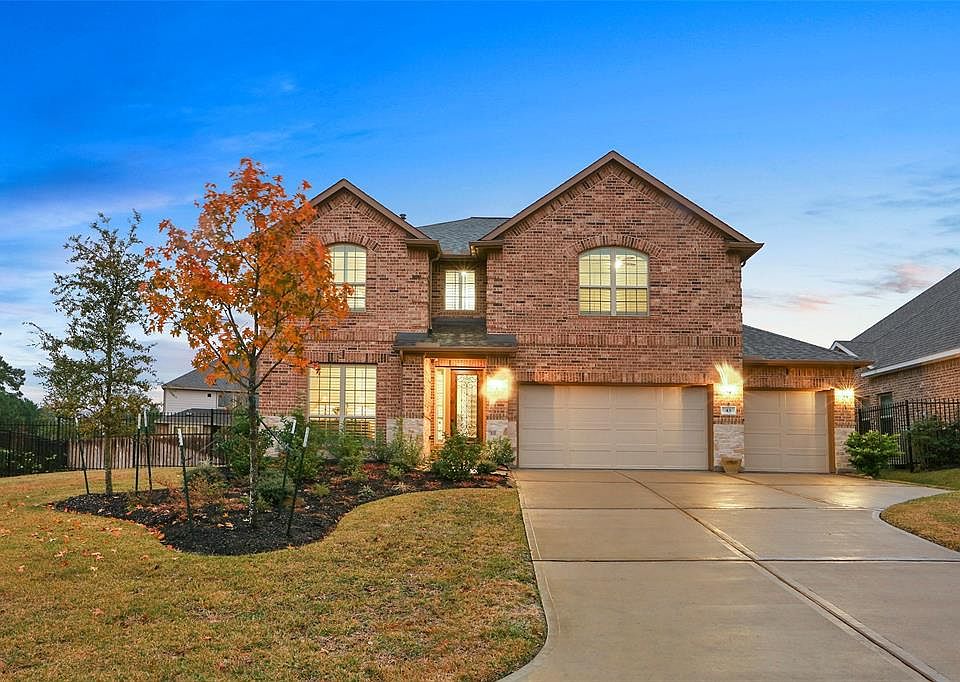 Located in Creekside Park West, this stunning MI home has lots of upgrades and ready for quick move in! Hardwood floors, Plantation shutters, granite island kitchen w/bar, master down & 3 bedrooms up, game room, media room, covered patio, and much mo