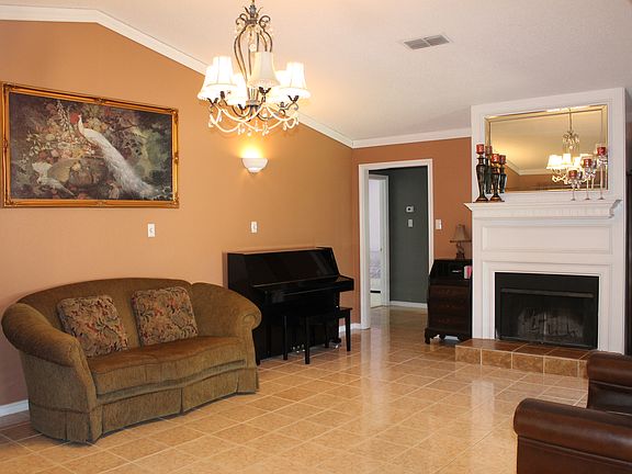 5th image of 217 La Grange Dr