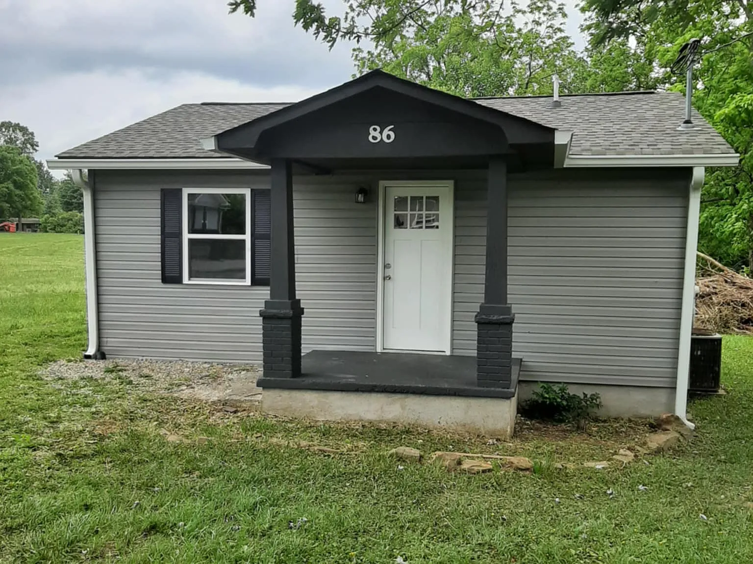 3 bed, 740 sqft, $1,300 — Photo 1