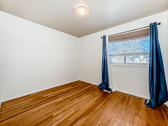 5th image of 188 Leila Ave