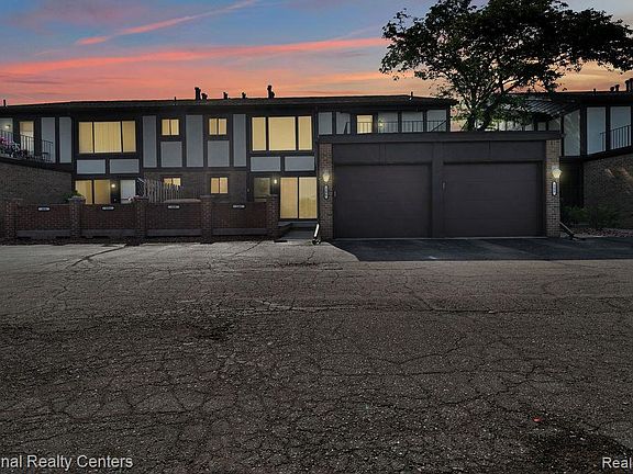 2nd image of 206 Country Club Dr