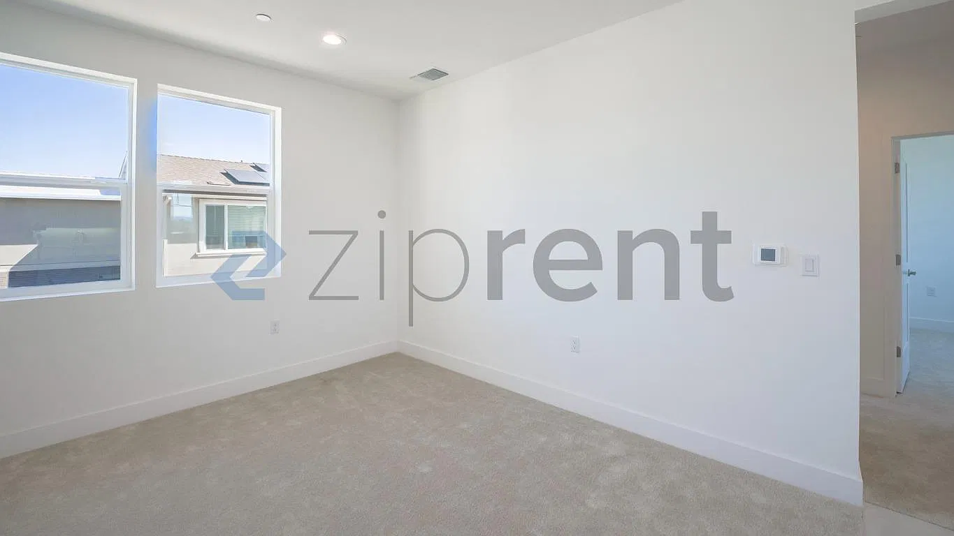 2 bed, 875 sqft, $1,900 — Photo 2