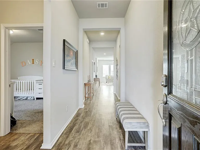 111 Finley St — Photo 2