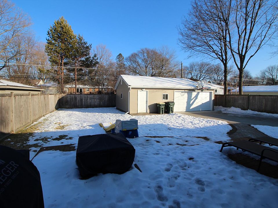 2nd image of 540 Drake St