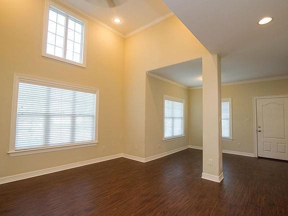 2nd image of 111 Moss St #111