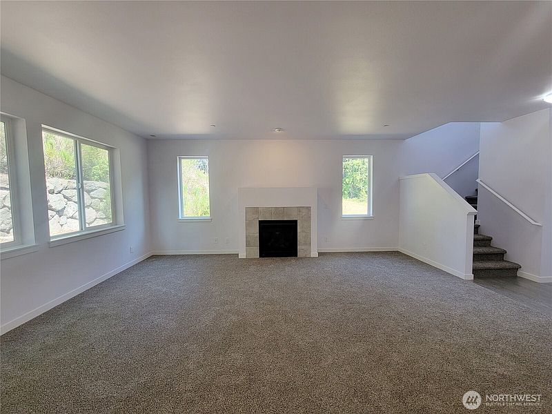4th image of 5112 Bear Paw Court NW