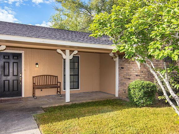 3rd image of 404 E Mari Beth Ln