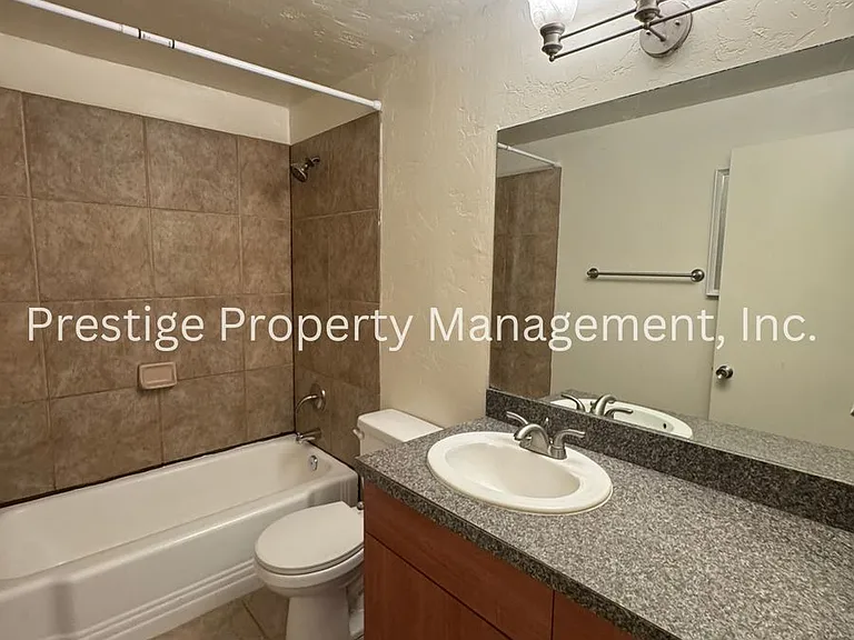 2525 N Alvernon Way #B4 — Photo 15