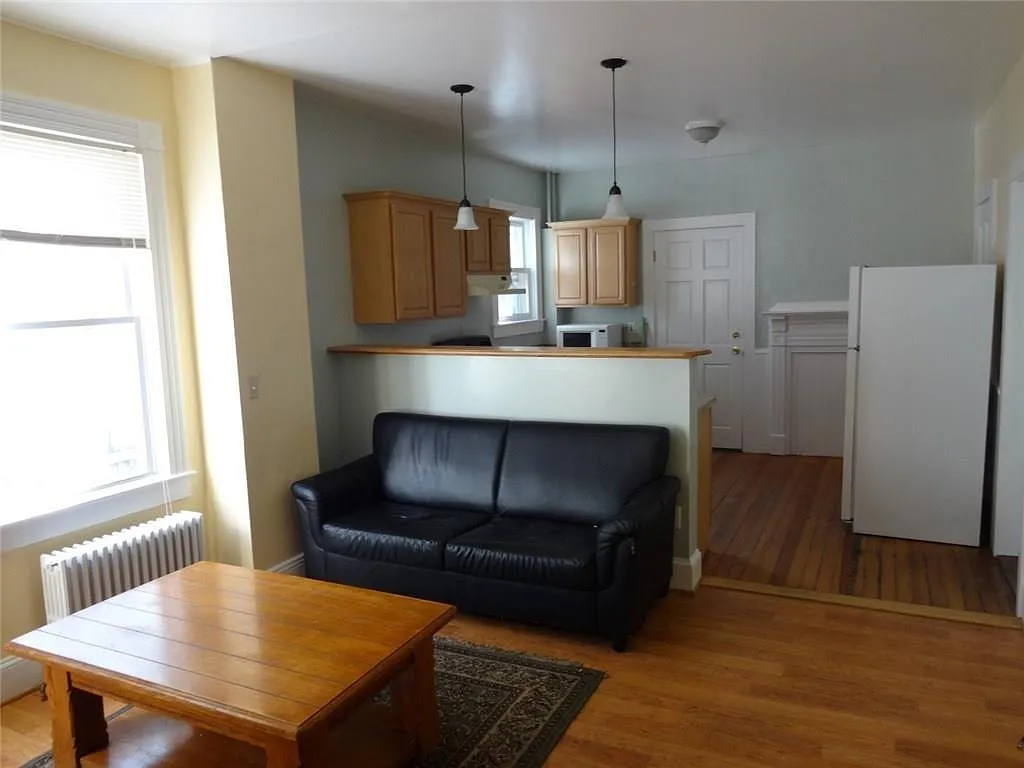 3 bed, 1.0 bath, 900 sqft, $2,250 — Photo 4