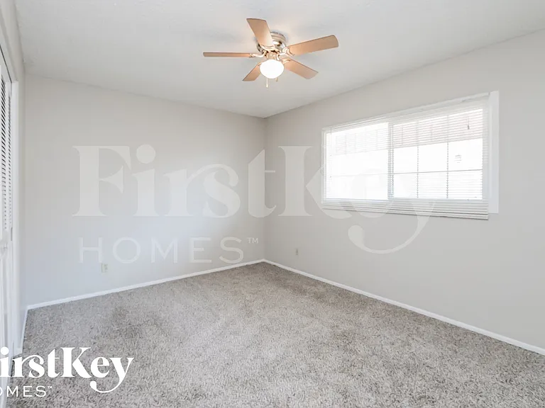 614 E Greenway Dr — Photo 12