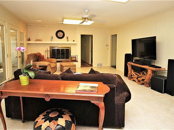 4th image of 4809 Lockwood Dr