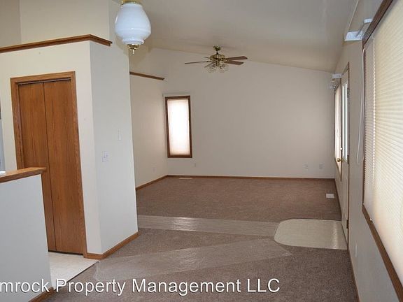 4th image of 1532 Golden Blvd
