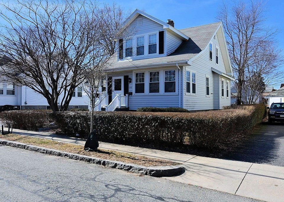 1st image of 132 E Elm Ave