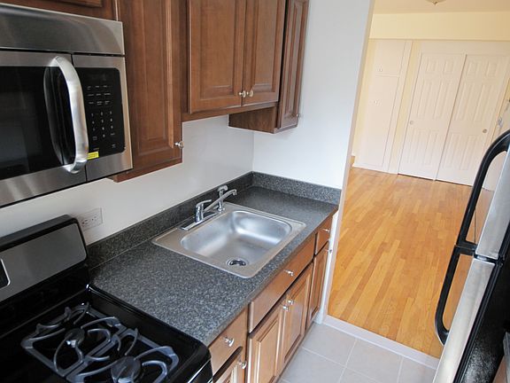 4th image of 1100 Warburton Ave APT 3C