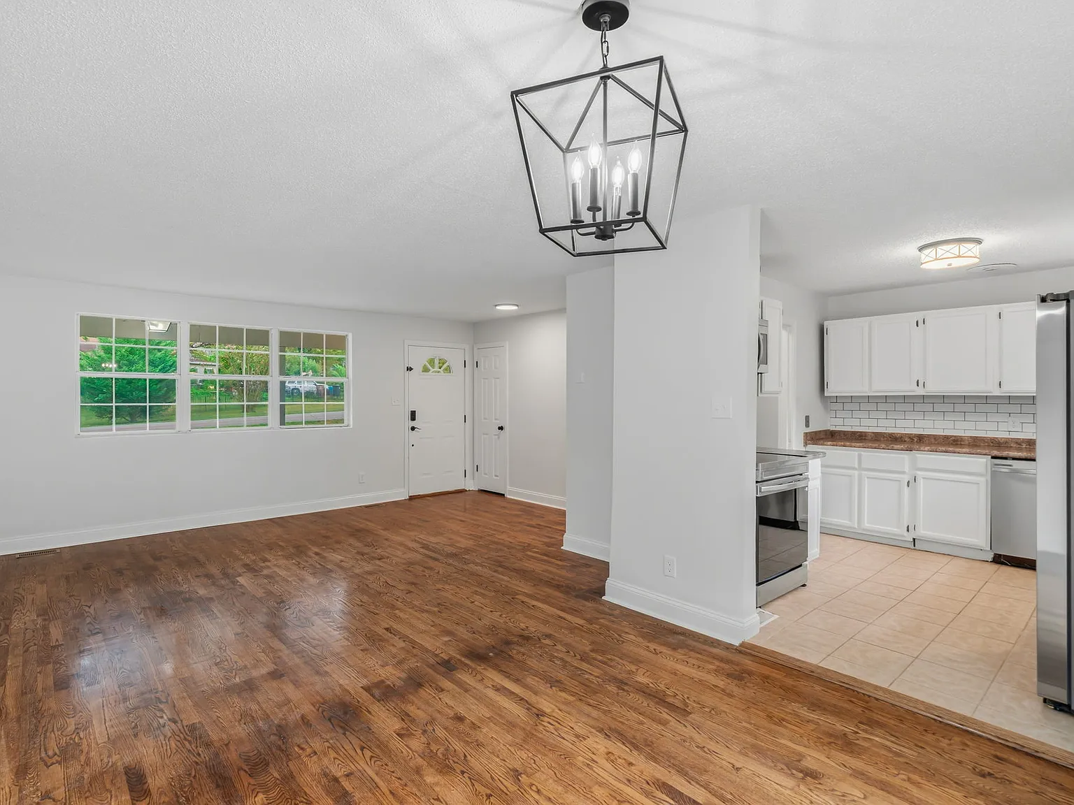 3 bed, 1056 sqft, $1,950 — Photo 4