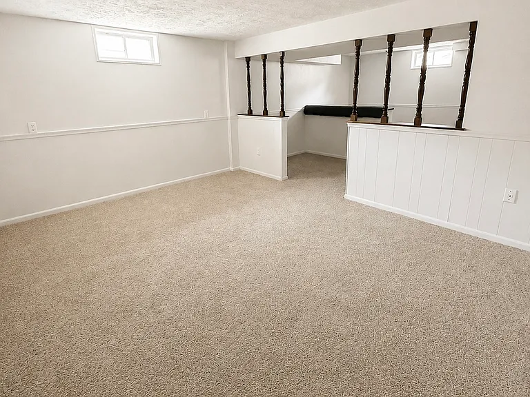 5168 S 147th Cir — Photo 17