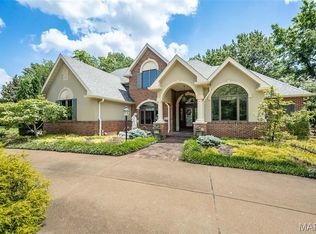 718 River Hills Dr, Fenton, MO