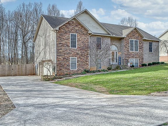 3rd image of 715 Stoneybrook Ct