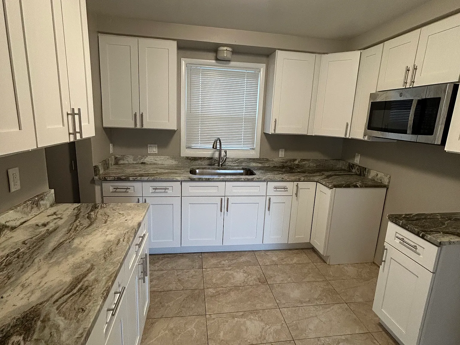 3 bed, 1130 sqft, $1,695 — Photo 2