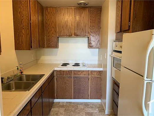 4060 Lyon Ave — Photo 8