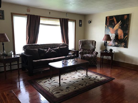 3rd image of 709 Chestnut St