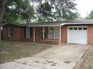 1608 Grantland Cir, Fort Worth, TX 76112