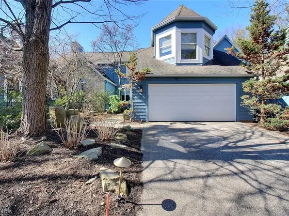 2 Haskell Dr, Cleveland, OH 44108