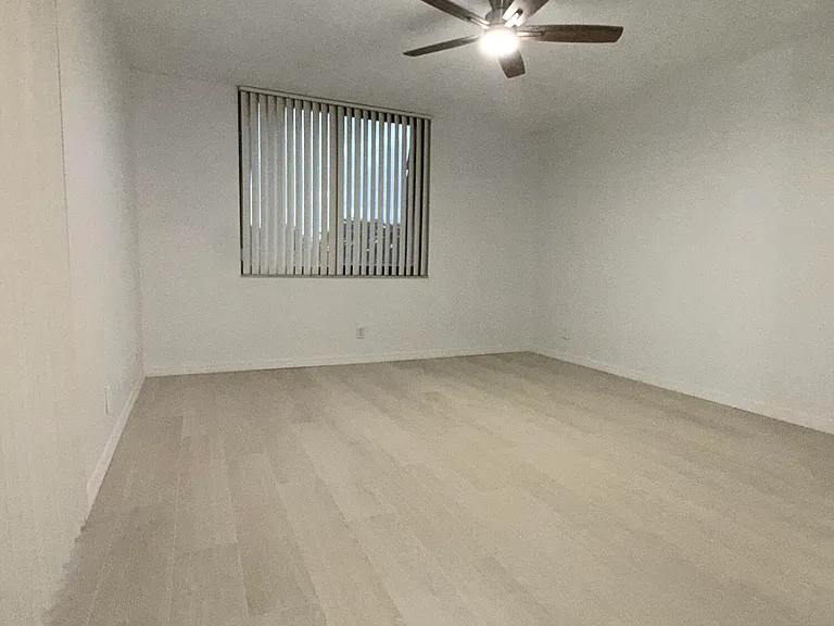 3757 Victoria Dr — Photo 23