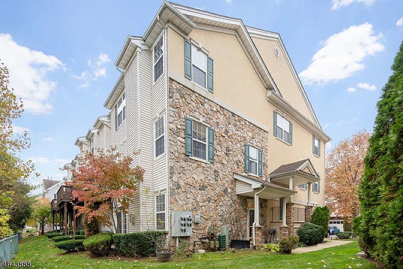 1st image of 15 CARRINGTON PL