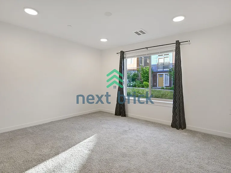 1438 158th Ct NE — Photo 11