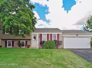 1199 Laurel Ct, Carol Stream, IL 60188