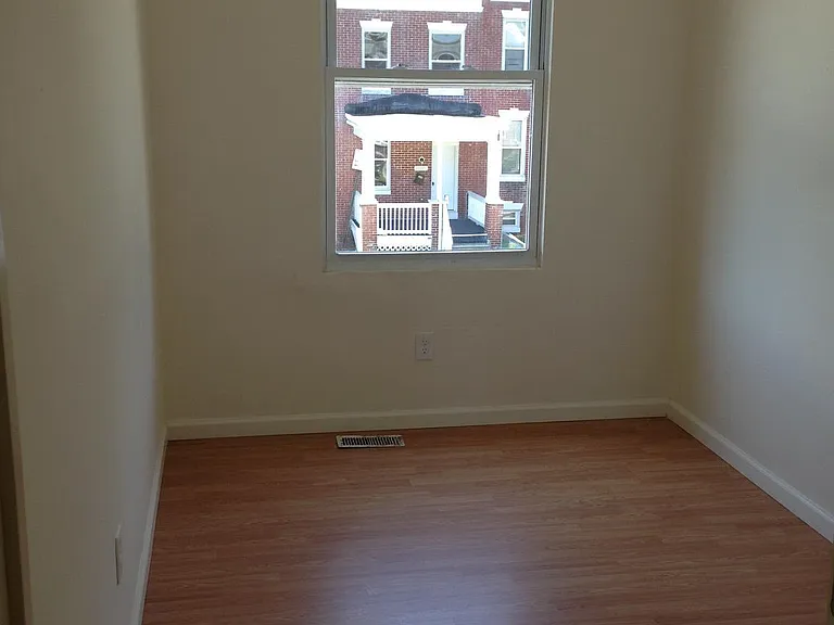 621 Linnard St — Photo 9