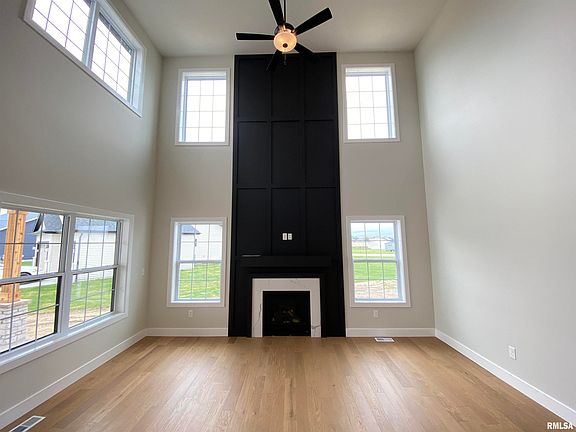 4th image of 301 Hodges Ct