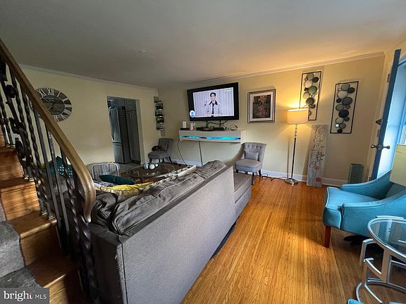 2nd image of 2219 Bond Ave