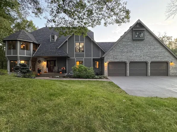 2801 Woods Trl N, Burnsville, MN 55306