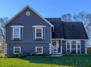 2433 SE 7th St, Lees Summit, MO 64063