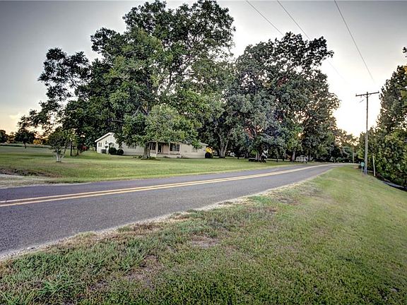 4th image of 388 Highway 484