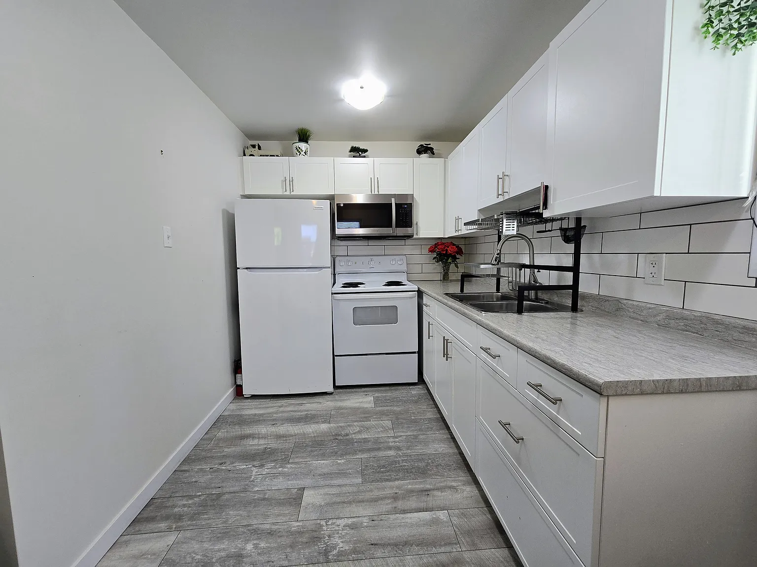 908 Madeline Street - 1 — Photo 3