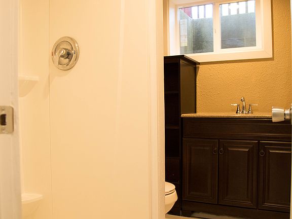 Basement 1/2 bath