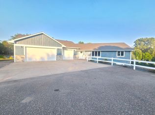 6609 255th St, Wyoming, MN 55092