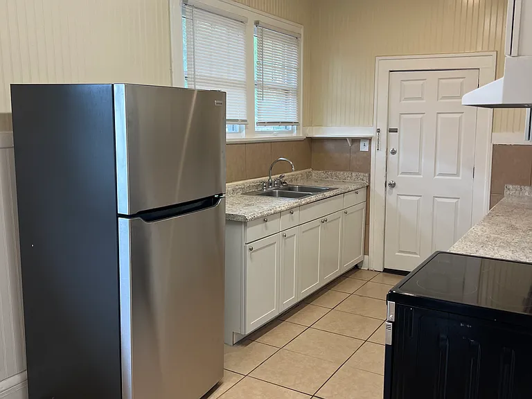 2735 Forbes St — Photo 8