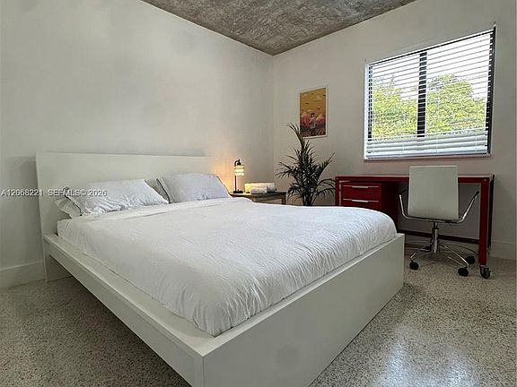5th image of 190 NW 69th St APT 6