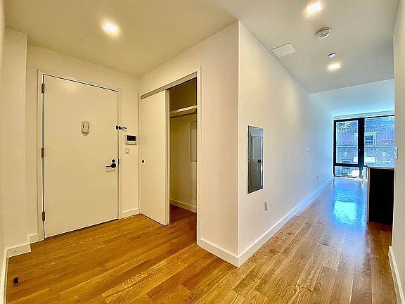3rd image of 21 E 19th St #4A