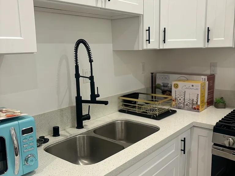 141 N Hobart Blvd — Photo 4