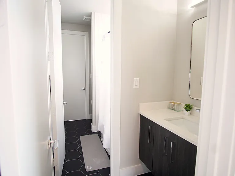 2228 Wycliff Ave — Photo 17