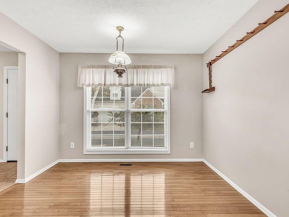 5th image of 306 Lazelle Place Ln