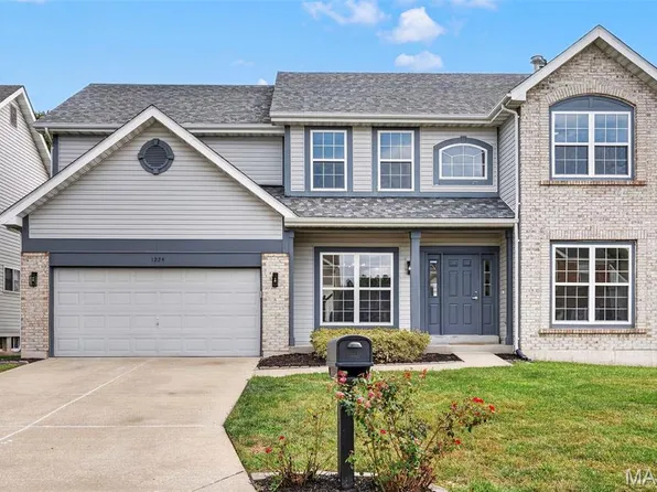 1224 Cold Spring Dr, O'Fallon, MO 63368