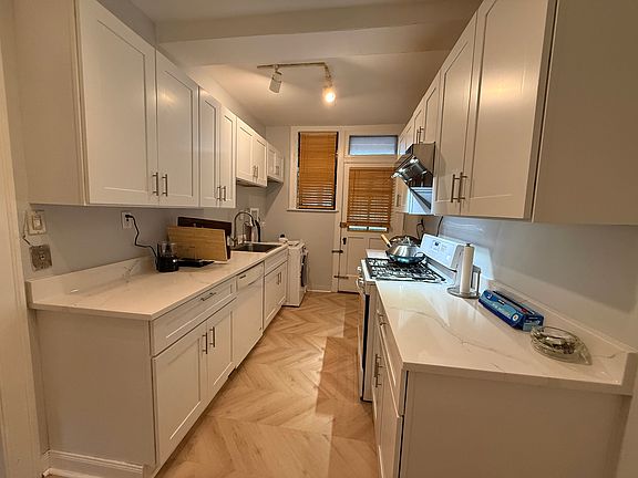5th image of 5455 S Ingleside Ave APT 3E
